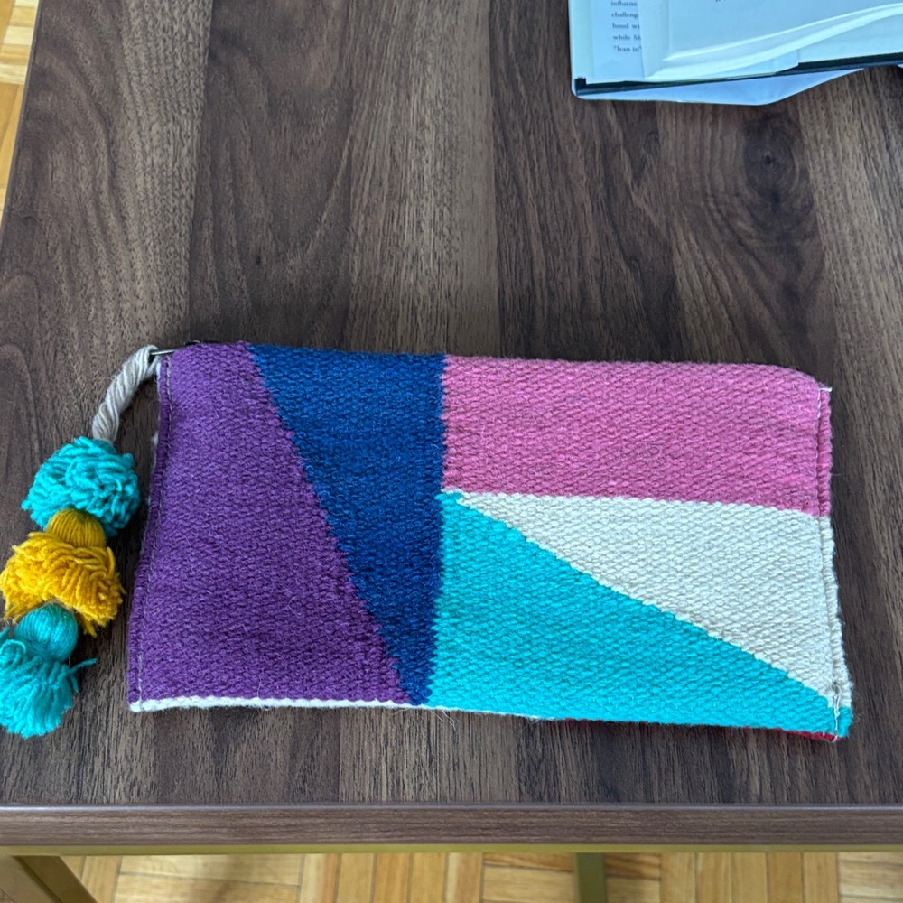 Source Unknown Multicolor Geometric Clutch